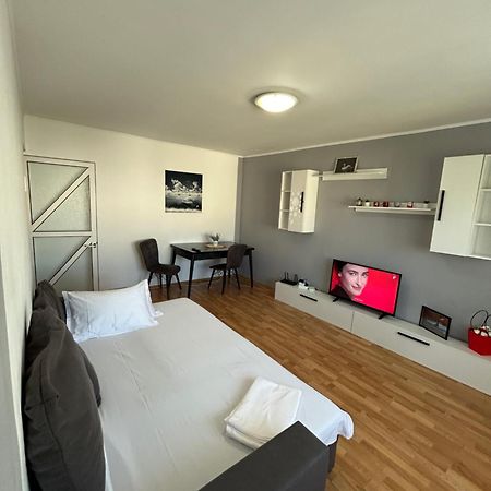 Sj Apartment 图尔恰 外观 照片